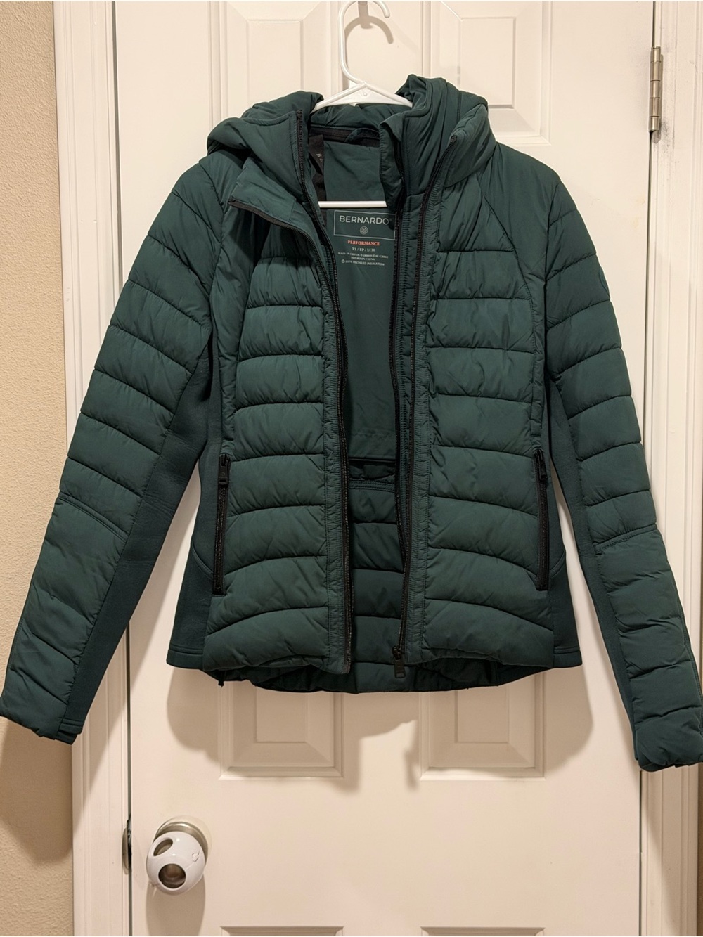 Bernardo Women's Hooded Quilted Puffer Jacket in Forest Green